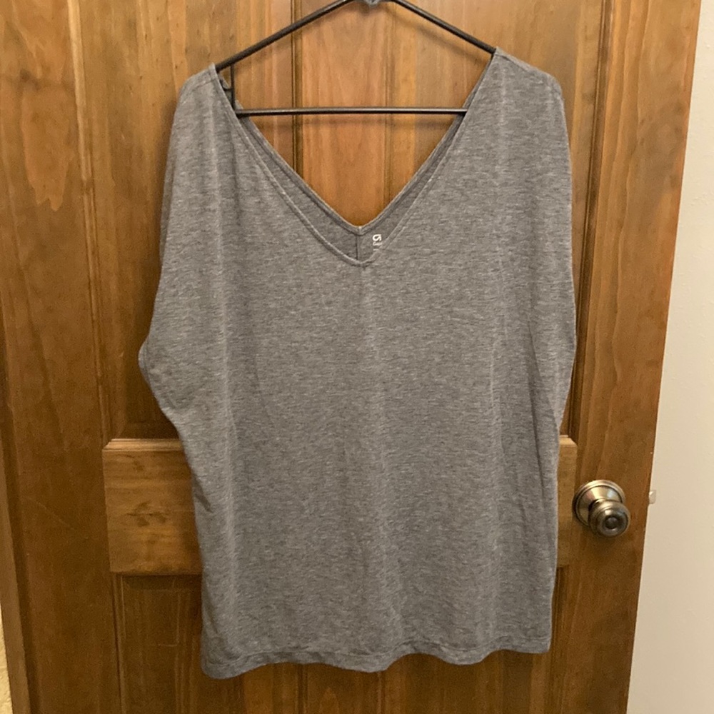 Gap Fit v neck shirt size large